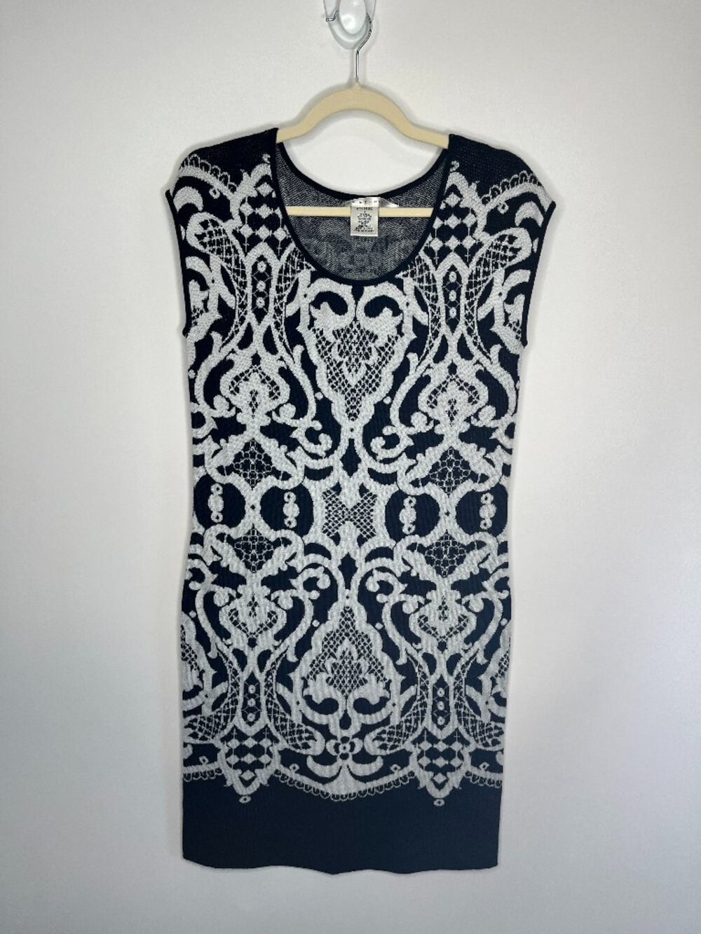 Max Studio Black & Lt Grey Print Sleeveless Pullover Bodycon Knit Dress, size L